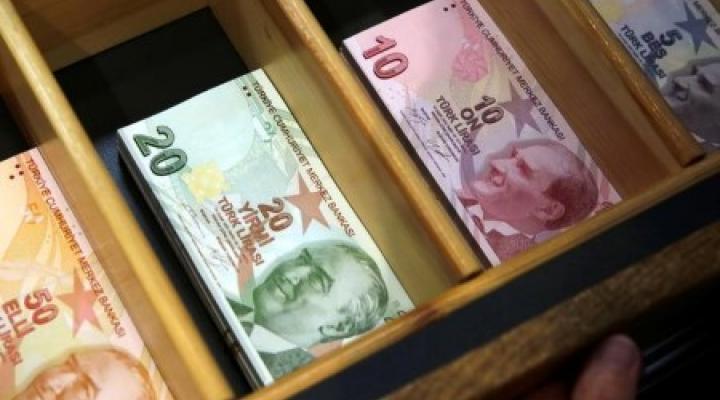 ما الذي يمنع انهيار الليرة التركية في الوقت الحالي؟