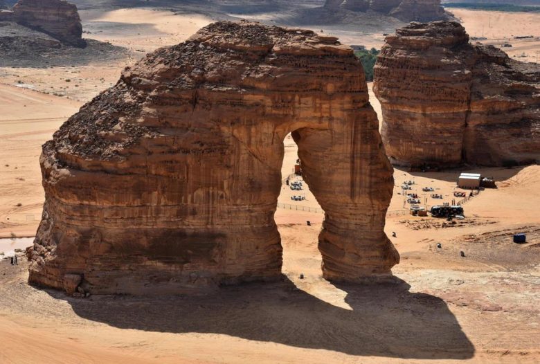 مجلة فوغ والتسويق لمدينة العلا على خريطة السياحة السعودية