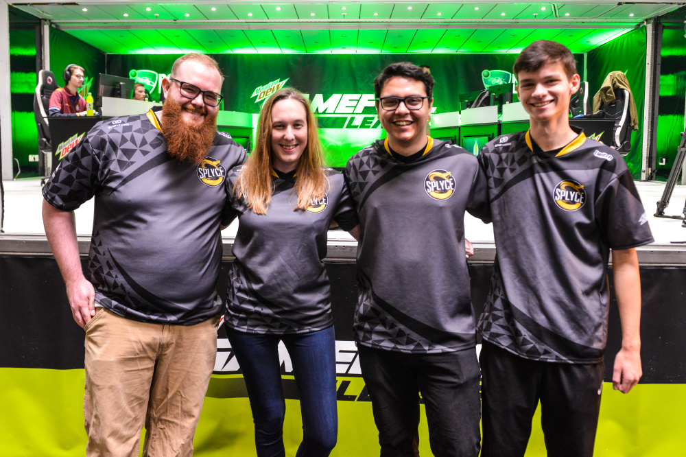 ما هي الرياضات الإلكترونية Esports وكيف تربح منها؟