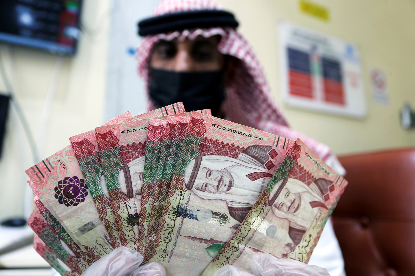 خفض ضريبة القيمة المضافة في السعودية أو إلغائها غير منطقي