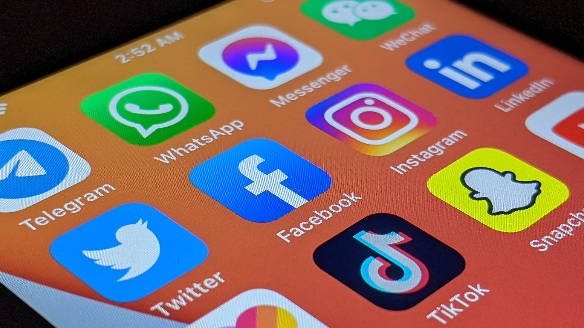 هل ممكن معرفة من زار بروفايلك على الفيس بوك من الموبايل فعلا؟