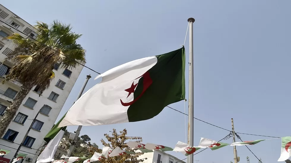 ديون الجزائر 2022: مقارنة مع المغرب والدول العربية