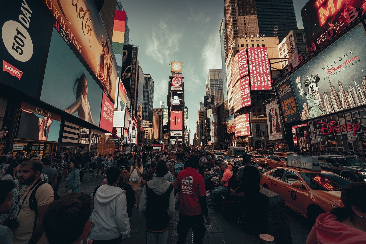 مستقبل رفع سعر الفائدة الأمريكية والمعدل الهدف في 2023