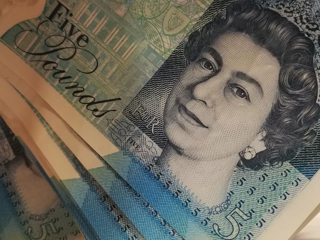 5 أسباب وراء انخفاض الجنيه الإسترليني حاليا