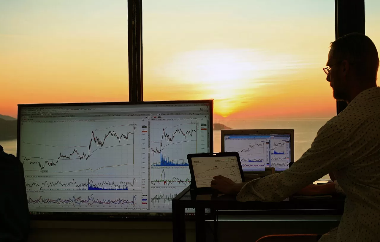 ما العلاقة بين أسعار الصرف وأسعار الأسهم؟