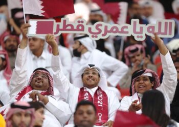 المبلغ المالي الذي دفعته قطر لكل مشجع مزيف ساند المنتخب القطري