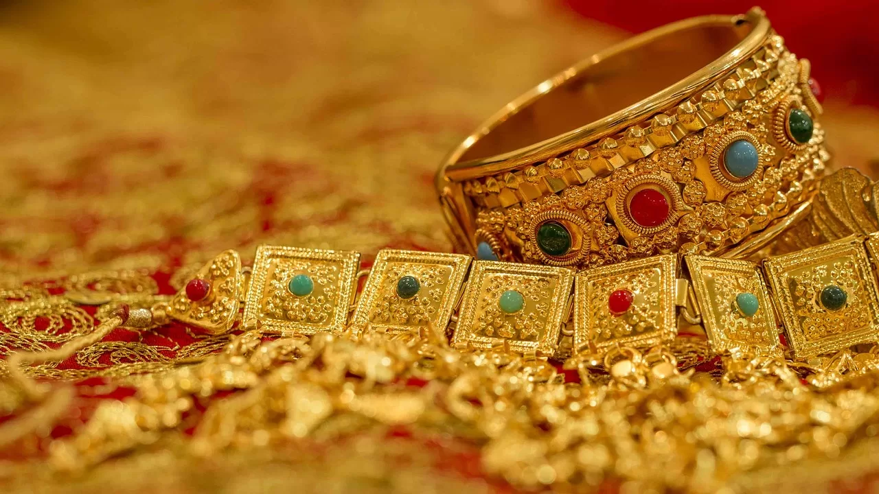 سعر الذهب عيار 21 بكام النهارده سعر عيار 18 و 24 أيضا