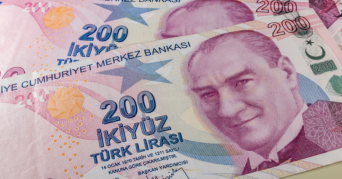 سبب انهيار الليرة التركية إلى أكثر من 25 للدولار رغم رفع الفائدة