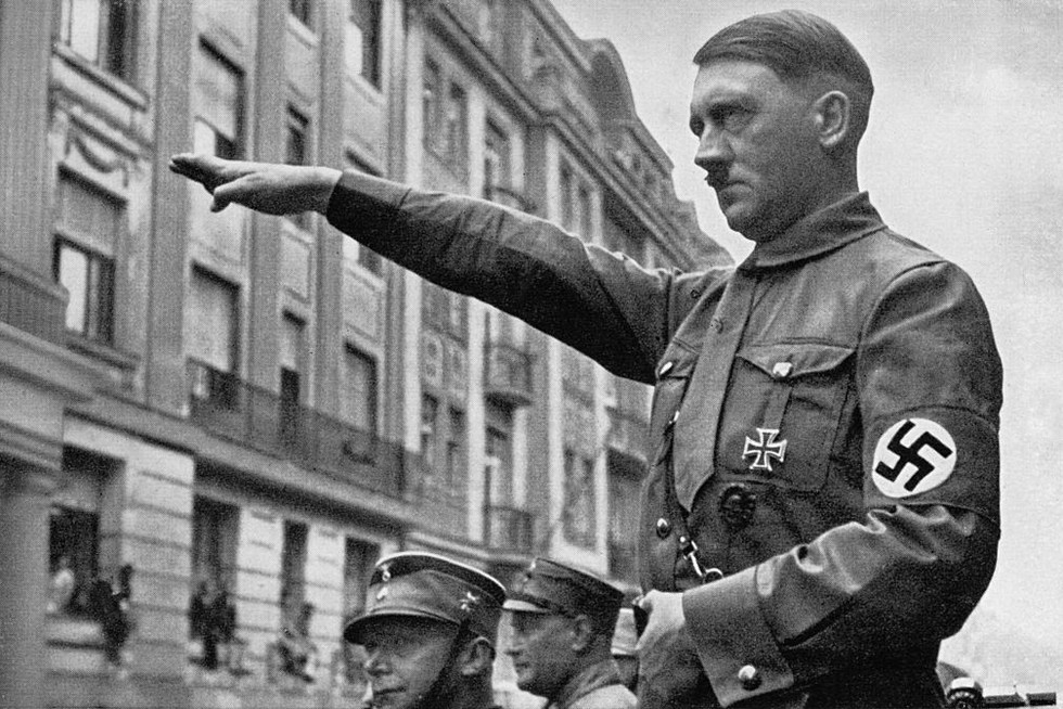 8 أسباب مجنونة وراء رغبة هتلر في إبادة اليهود وقتلهم