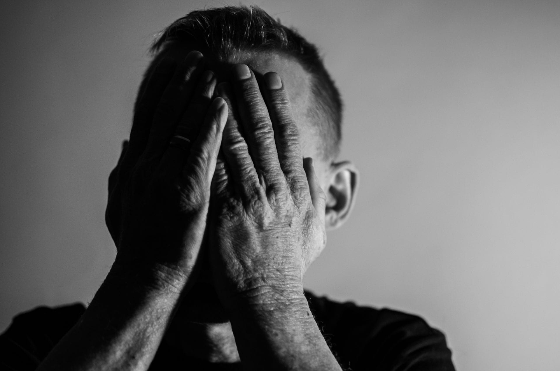 5 أخطاء عاطفية يرتكبها الأذكياء
