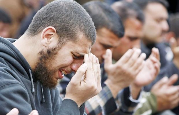 لماذا الله لا يستجيب دعائي؟ التضرع يرسخ المعاناة