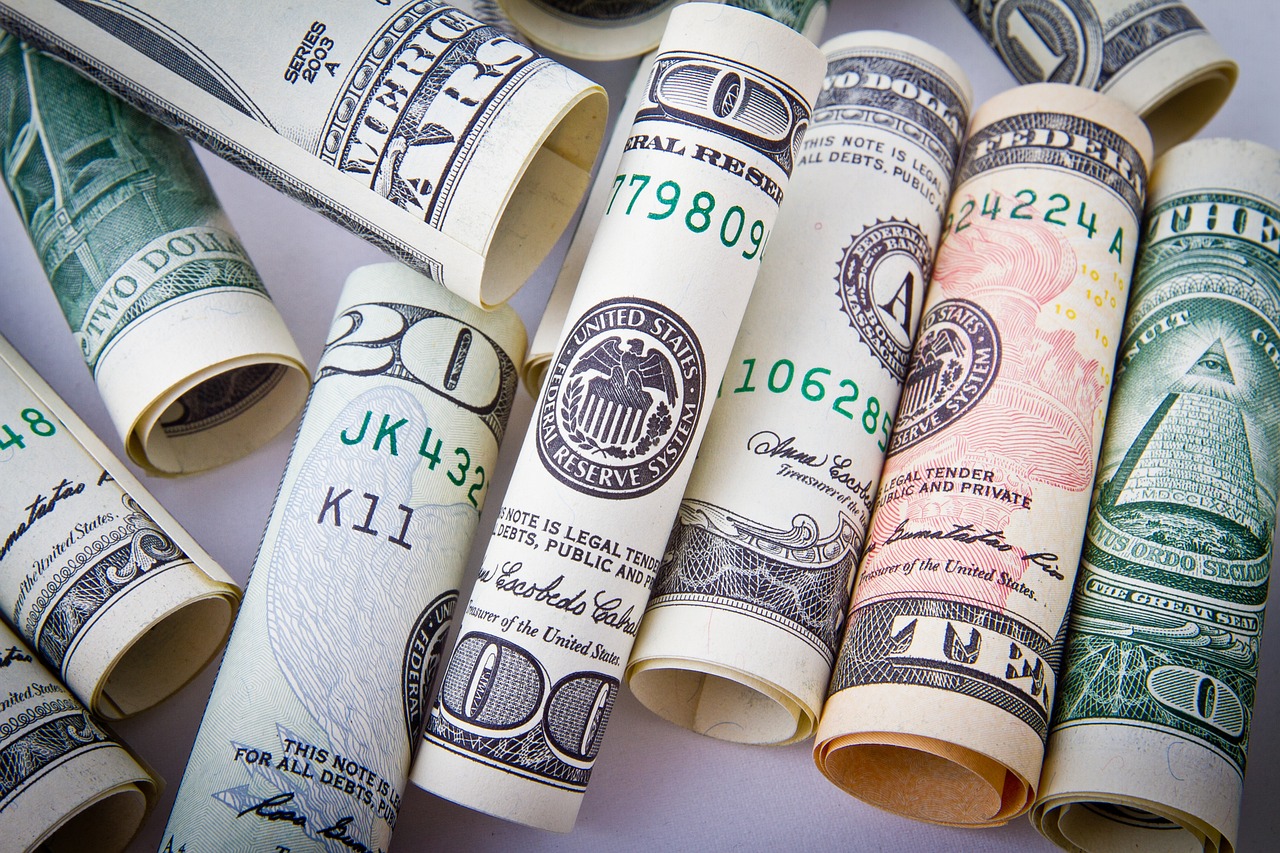 كيف تصنع البنوك المركزية النمو الإقتصادي باستخدام أسعار الفائدة؟