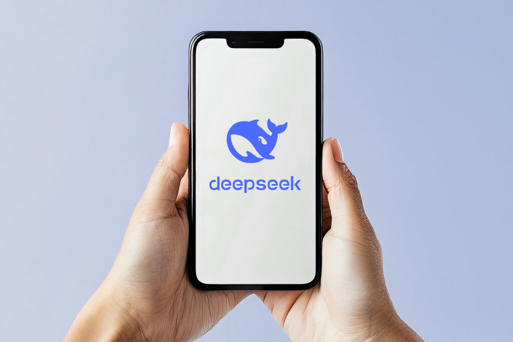 عملية التقطير: كيف سرقت DeepSeek بيانات ChatGPT؟