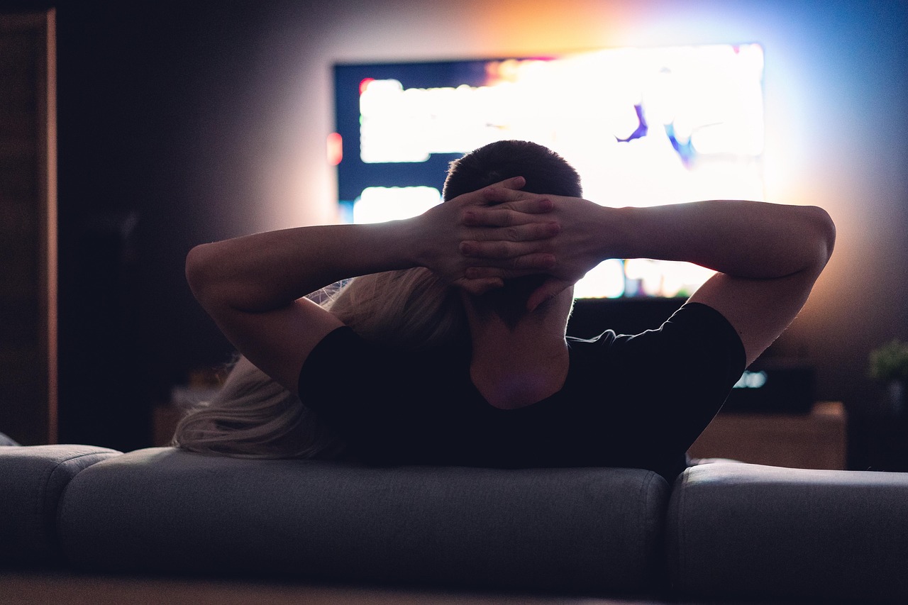 مشاهدة التلفزيون الأفلام